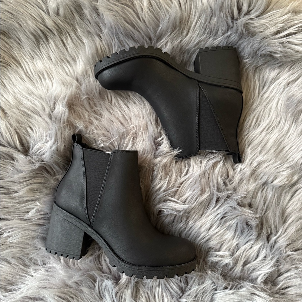 Chinese laundry Black Ankle Boots NWT